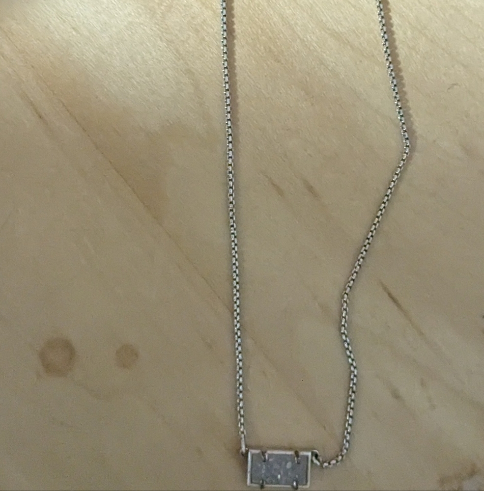 Kendra Scott Elegant Gold Necklace